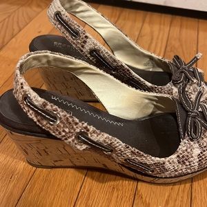 Sperry Sliders tan snake skin